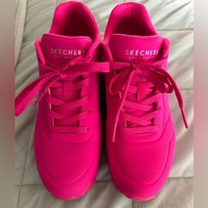 Hot pink Skechers uno